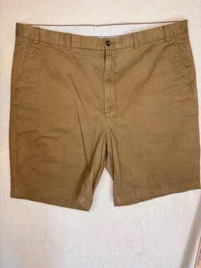 EUC! Big and Tall Roundtree & Yorke Men's Flat-Front Shorts in Khaki Size 46
